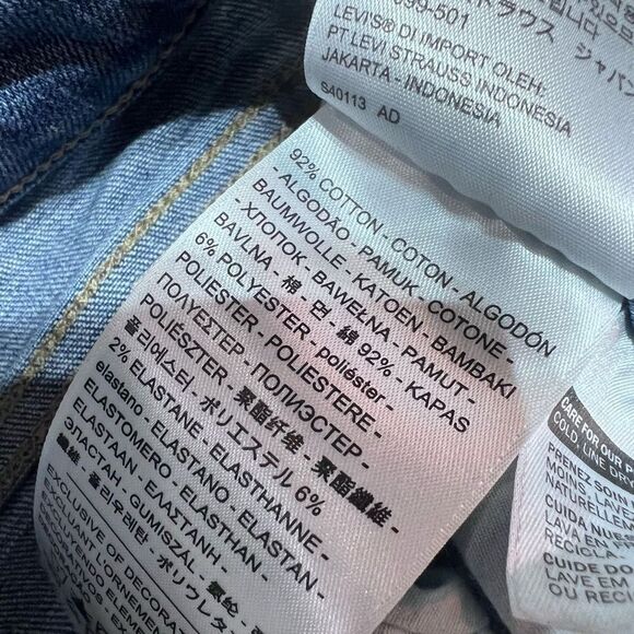 Levi Strauss & Co Women's 724 High Rise Straight Ripped Jeans Pocket Denim Size - Picture 11 of 11